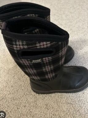 BOGS Youth Size 2 Waterproof Insulated Winter Boots Black Plaid Kids